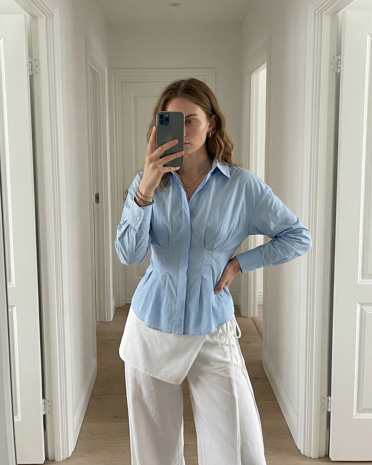 Femme Révolutionnaire Chemise (baby blue)